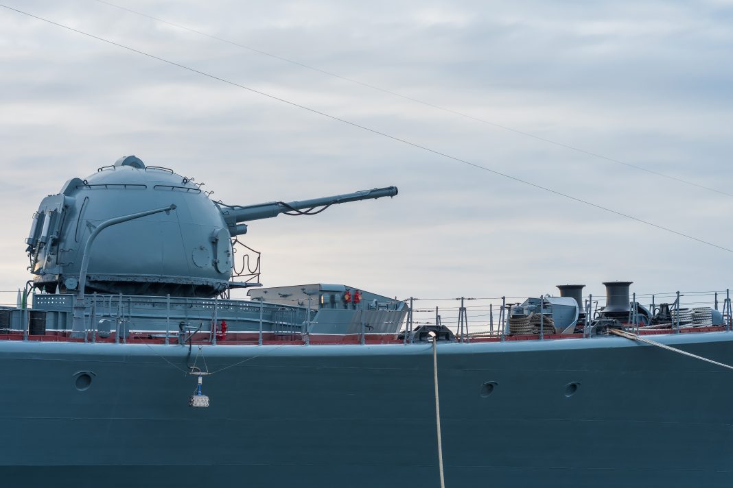 Власти предупреждают: в акватории порта Сочи пройдут военные учения 6 и 7 октября