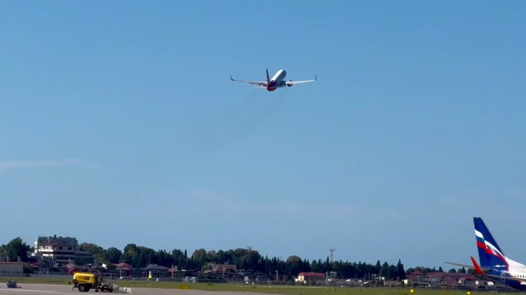 Самолеты, ушедшие ночью на запасные аэродромы из Сочи, вернулись и вылетели в пункты назначения