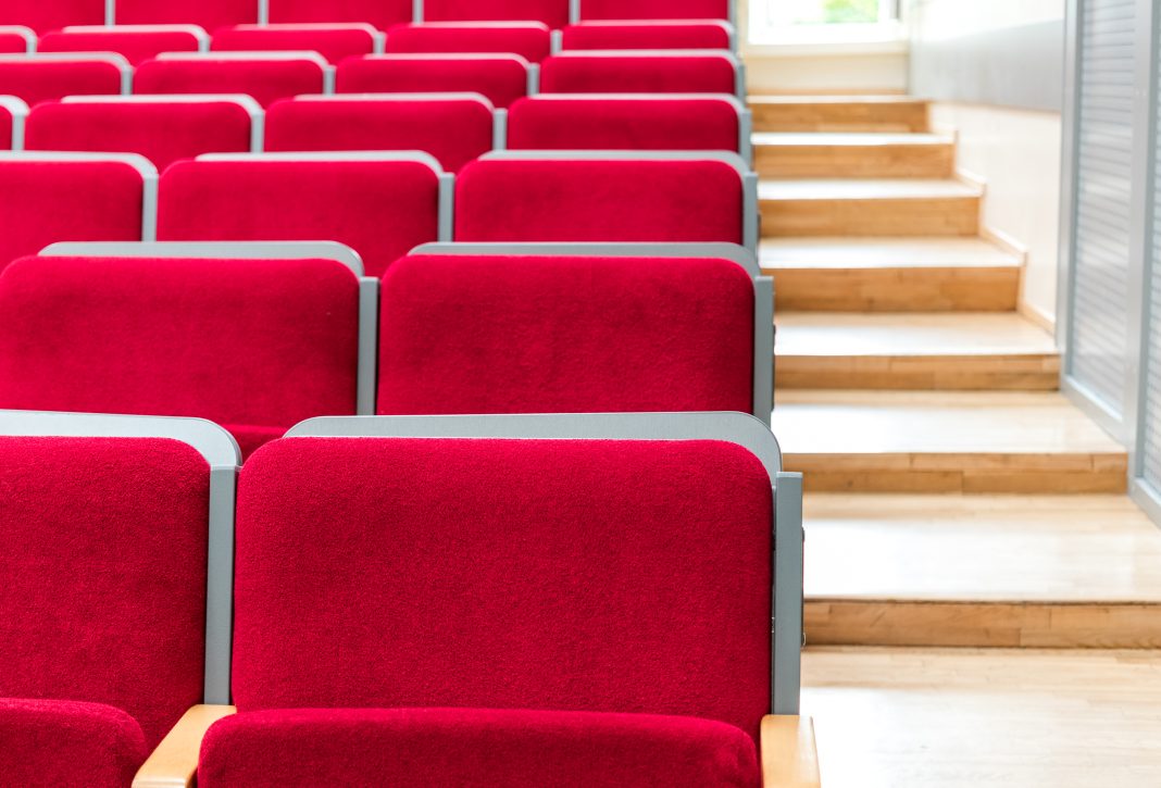 Новые сцены для больших мечтаний: в Сочи модернизировали актовые залы