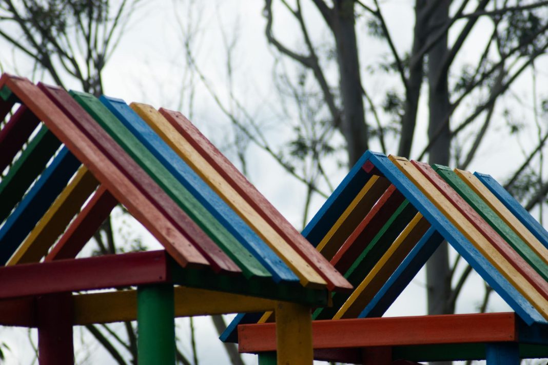 Туапсе после атаки БПЛА: два детских сада закрыты, горит крыша многоэтажки