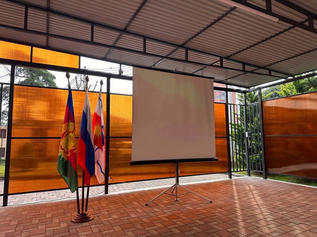 В сочинской школе №53 появилось арт-пространство «Атмосфера»