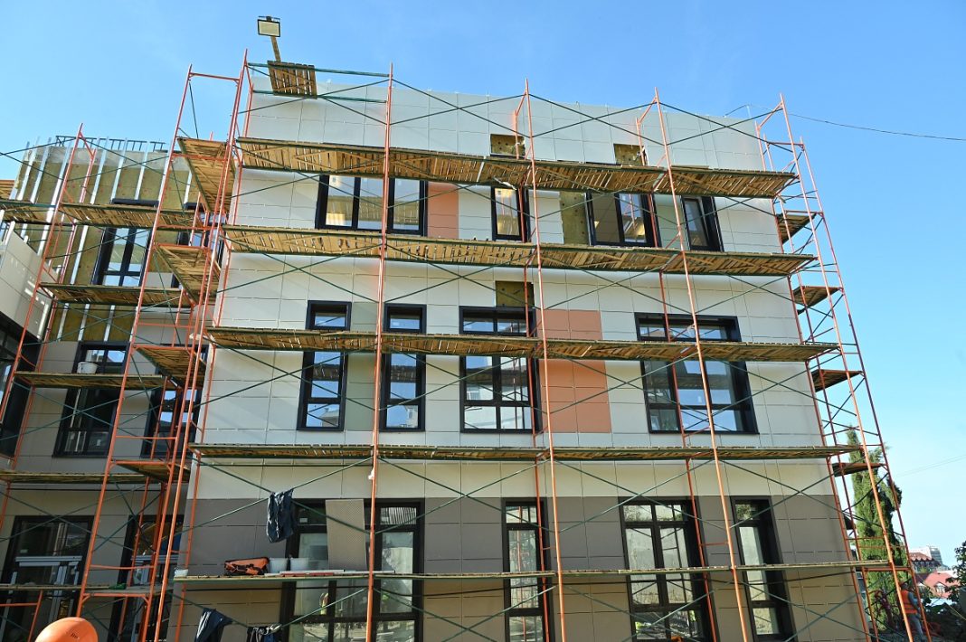 Новый детский сад в Адлерском районе Сочи готов на 82%