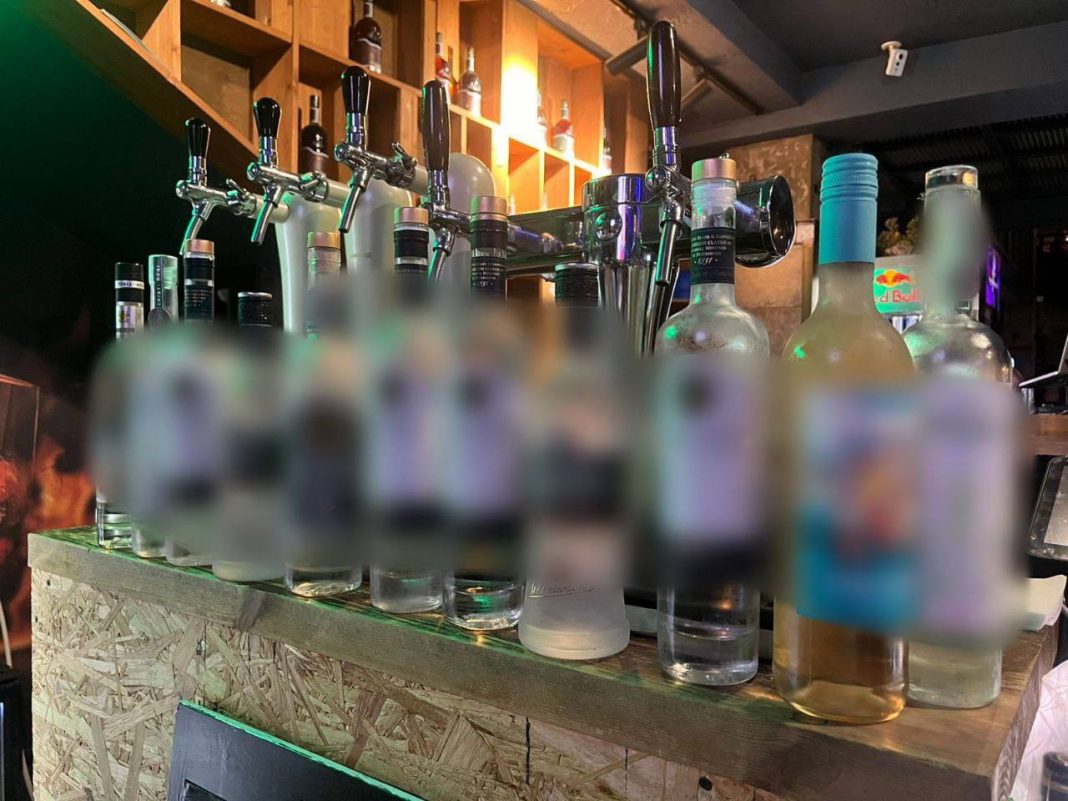 Полмиллиона за 20 литров: владелец кафе в Сириусе наказан за нелегальный алкоголь