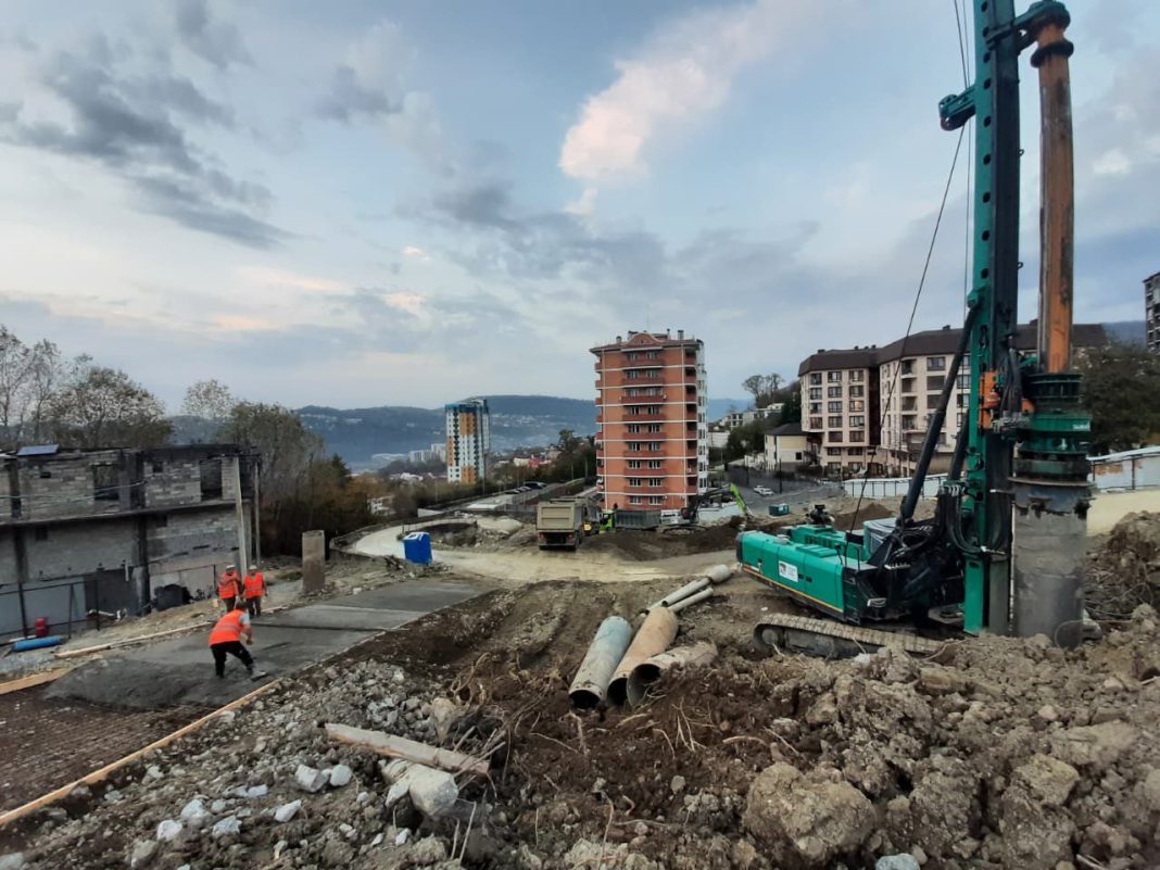 Будущее для сочинских семей: на Вишневой закладывают фундамент нового 11-этажного дома
