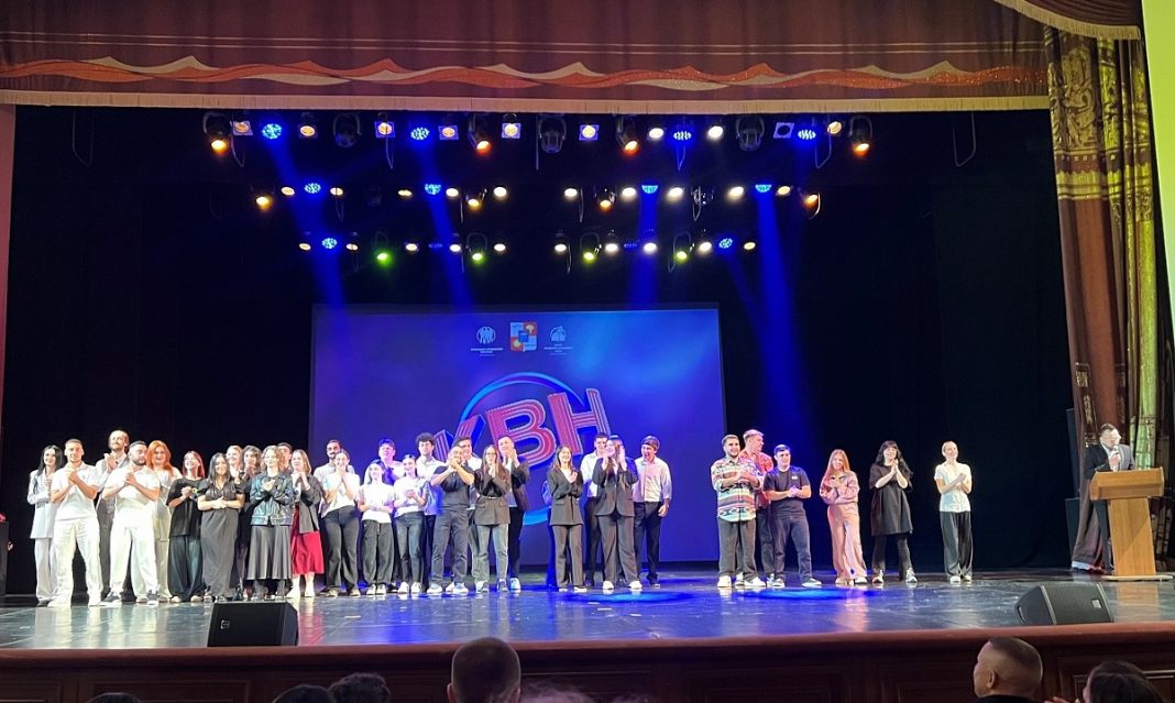 Праздник юмора: в Сочи открыли сезон игр КВН городской лиги