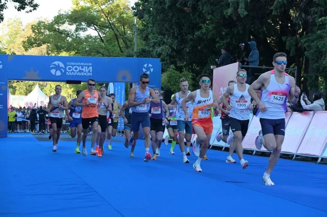 На старт «Сочи Марафона» вышли тысячи участников, среди которых — ветераны СВО