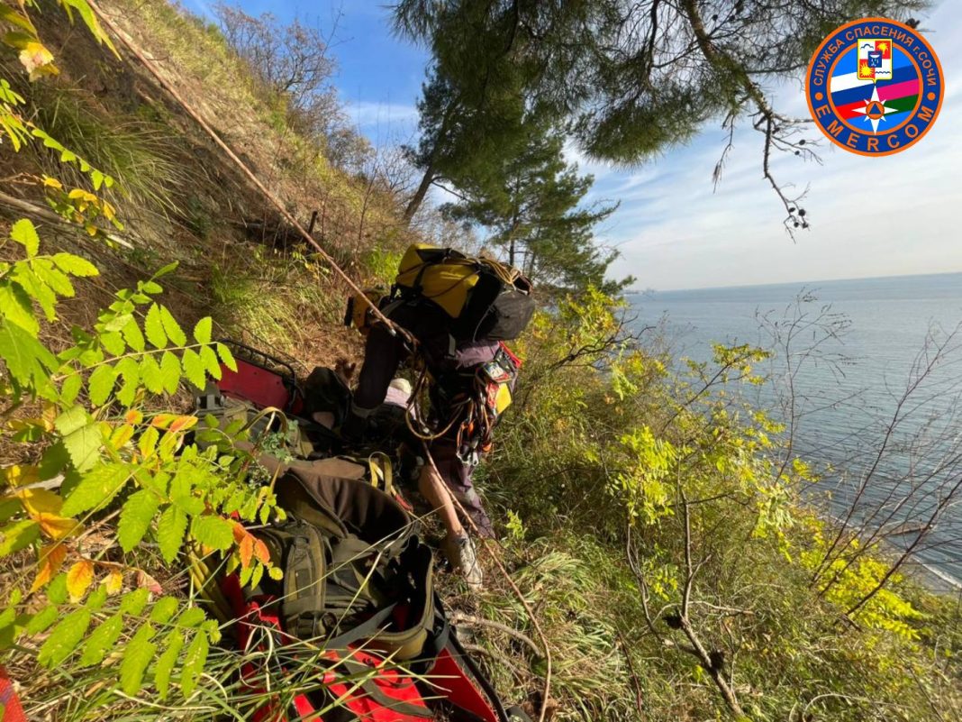 В Сочи женщина сорвалась с обрыва