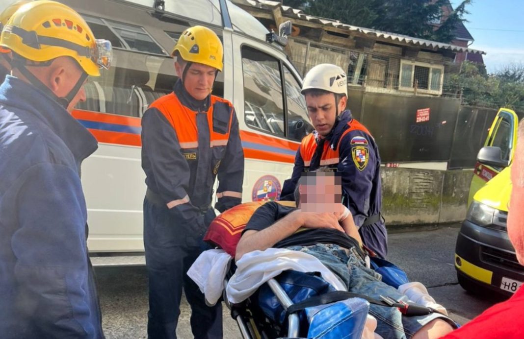 Две истории спасения: в Сочи помогли тяжелобольному и маломобильному гражданину