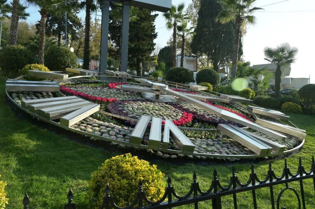 Обновление на 15 млн: в Сочи завершили реконструкцию знаменитых цветочных часов