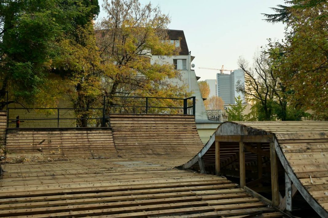 В центре Сочи обновят скейт-парк «Вилла Вера»