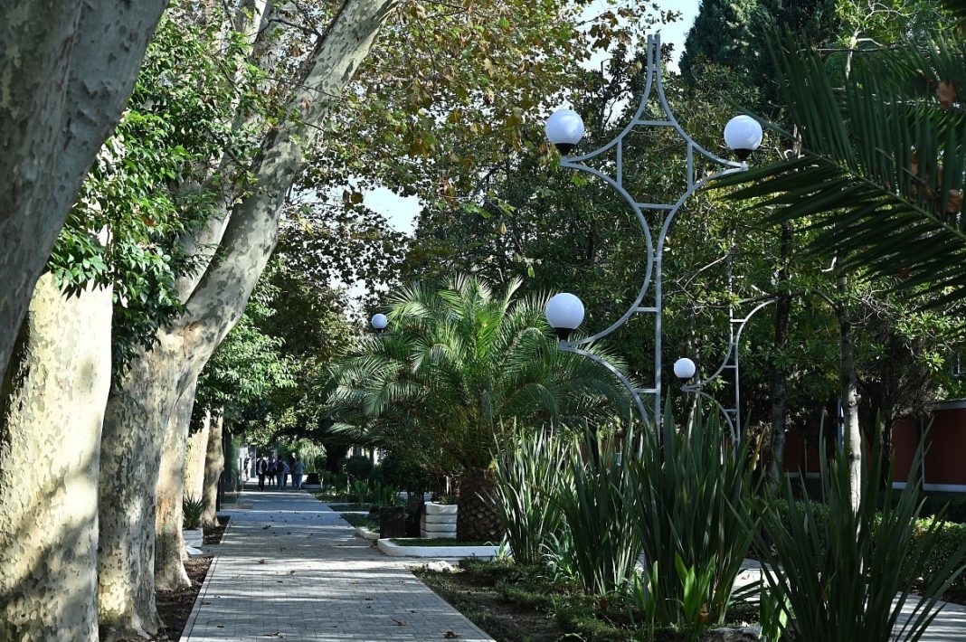 Сочи продолжает преображаться: на улице Ромашек в Адлере обустроили новую пешеходную зону