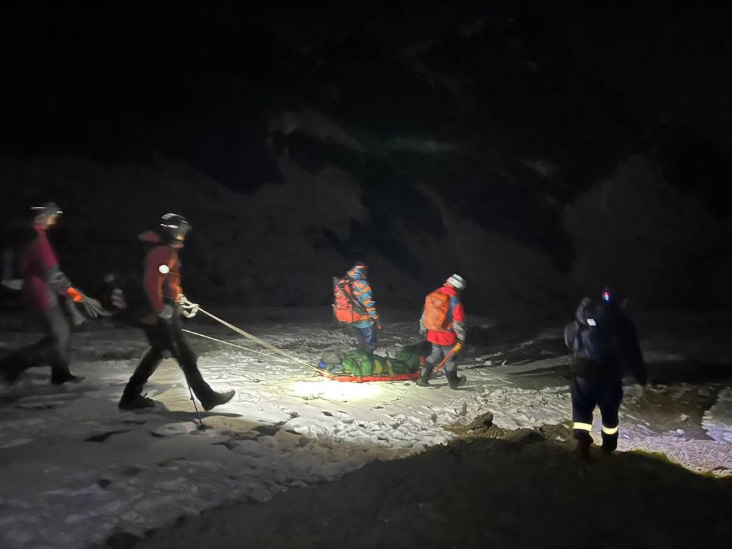 Спасательная операция в горах Сочи: одинокую туристку эвакуировали с перевала Аибга