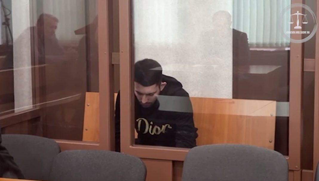 Суд оставил в силе 18-летний приговор сочинцу, забившему насмерть ремнем дочь подруги