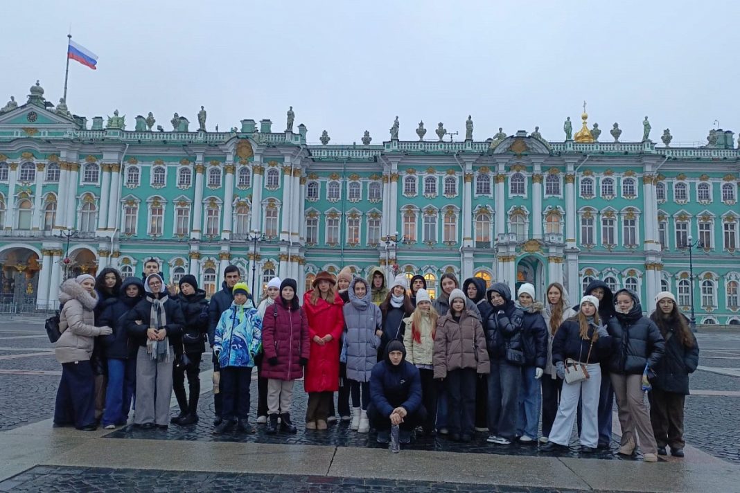 Школьники из Сочи, одержавшие победу в городском конкурсе, посетили Санкт-Петербург