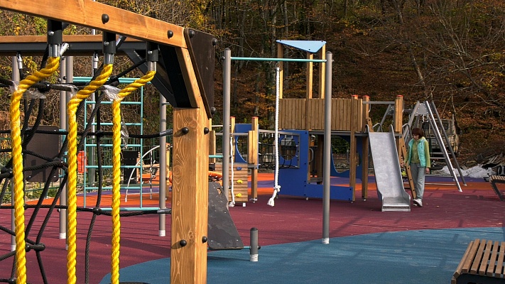 Игровая и спортивная: в Хостинском районе Сочи благоустроили два новых общественных пространства