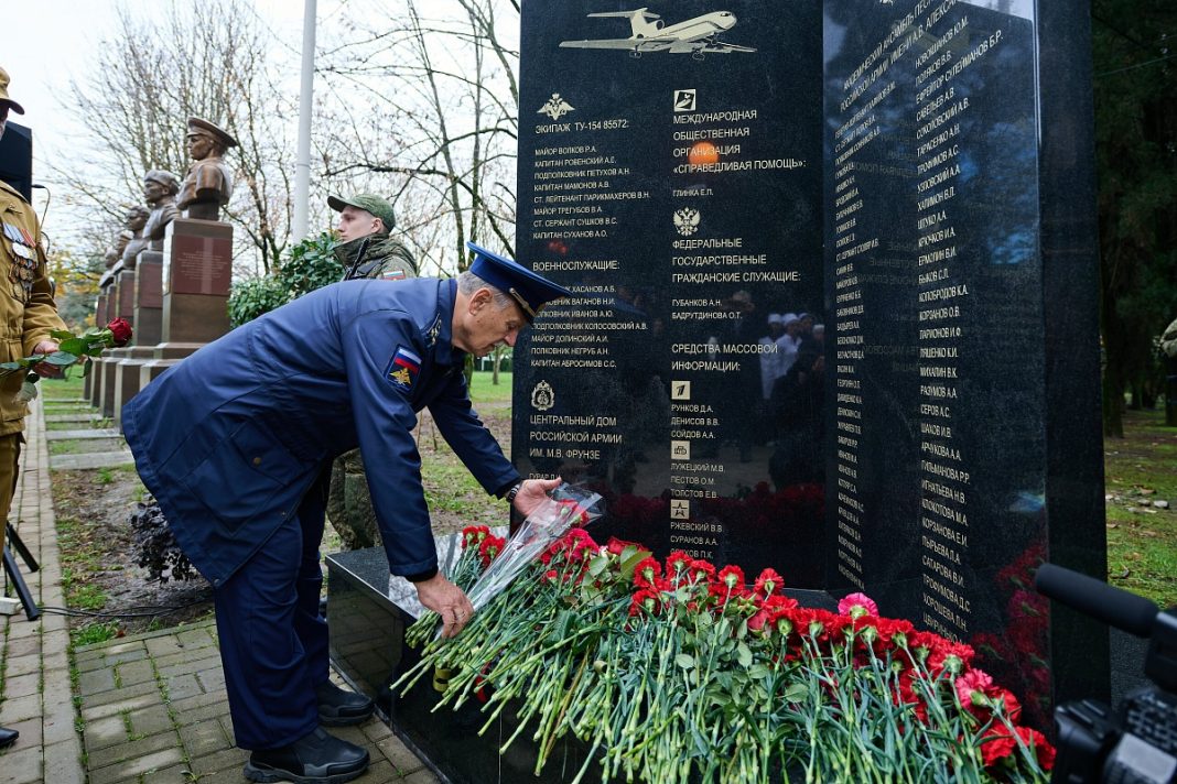 Девять лет памяти: в Сочи почтили жертв крушения Ту-154 над Черным морем