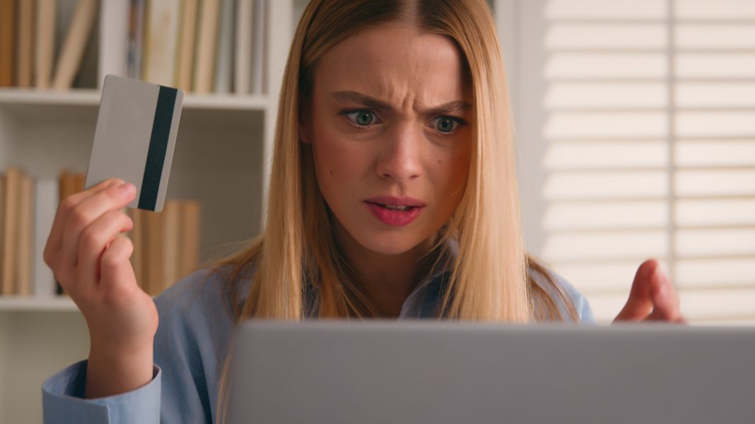 Нажива на празднике: аферистка под видом фотографа украла 15 тысяч рублей у сочинки