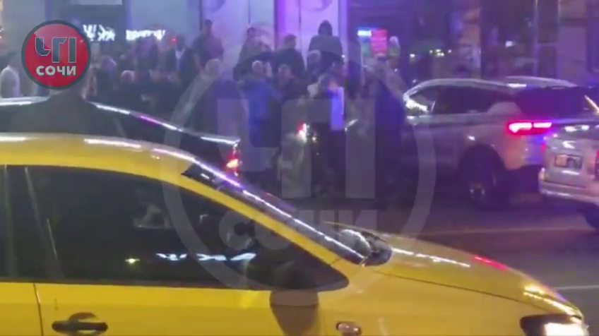 Ночной конфликт на улице Виноградной: в Сочи подралась группа молодежи