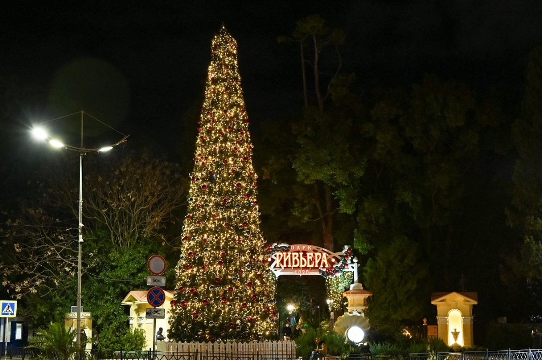 Новый год экономно: Сочи обходится прошлогодними украшениями