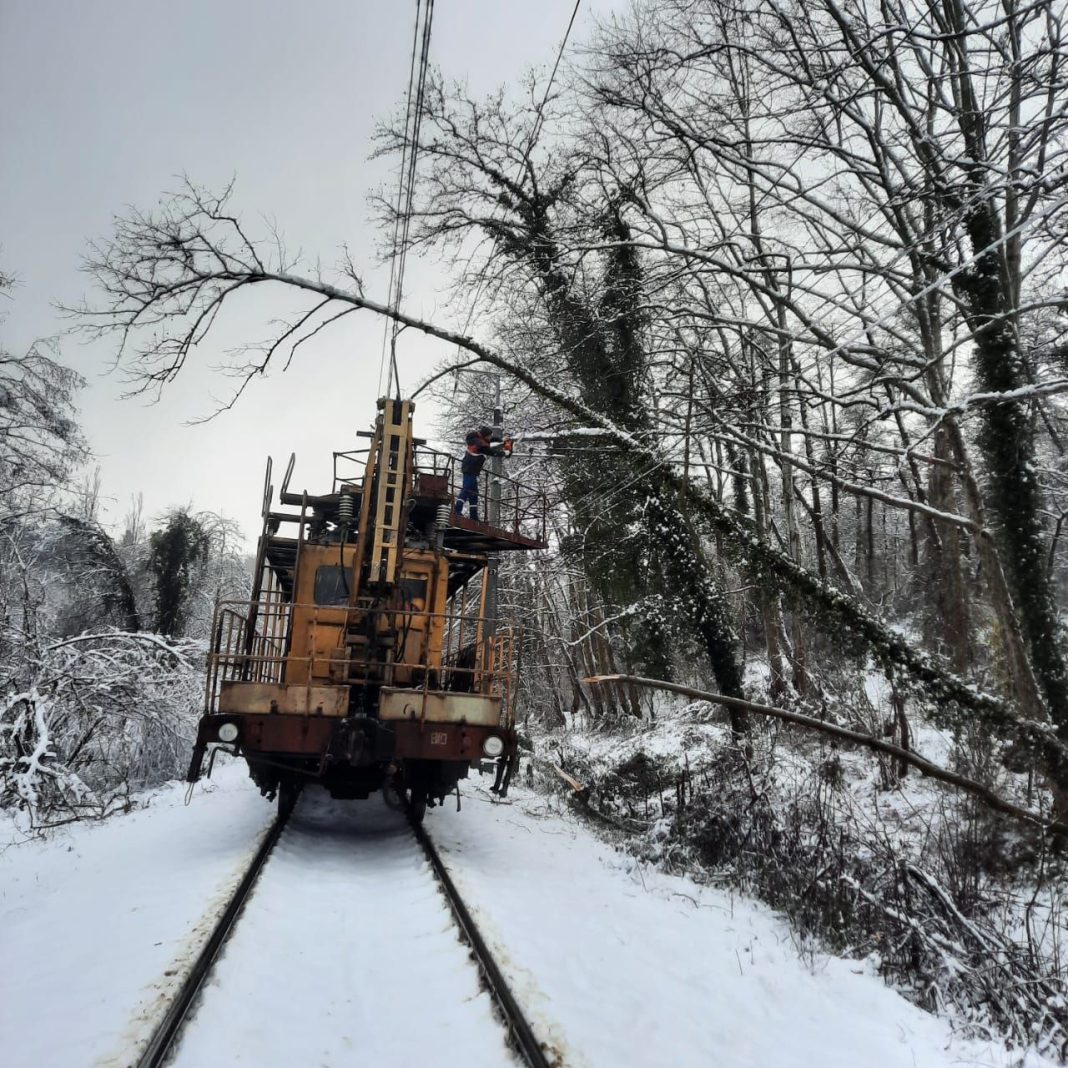 Снегопад остановил поезд «Москва — Сухум», «Диоскурия» прибыла с опозданием