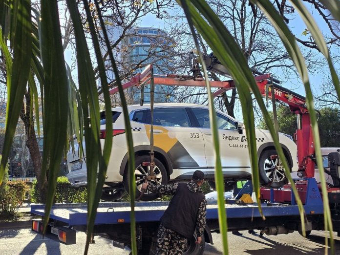 Рейд в Сочи: эвакуированы 19 авто за нарушение парковки