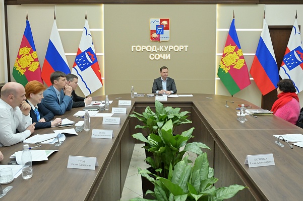 Жилье, детсады, диалог: на встрече с мэром Сочи обсудили ход расселения аварийных домов в Хостинском районе