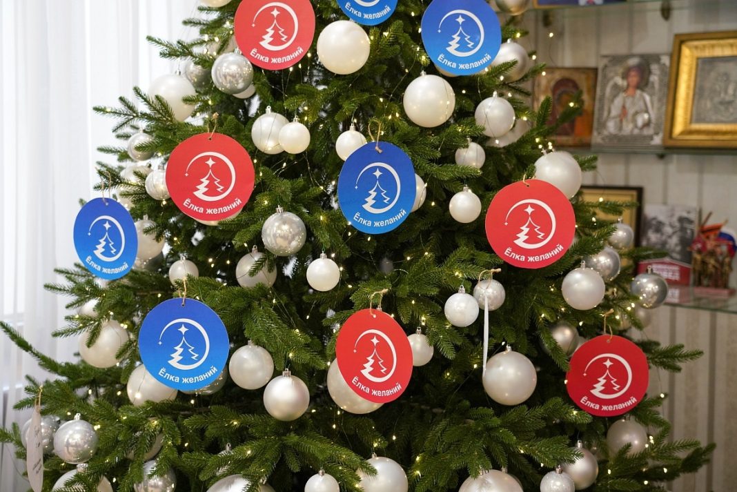 Чудеса под Новый год: глава Сочи принял участие в акции «Ёлка желаний»