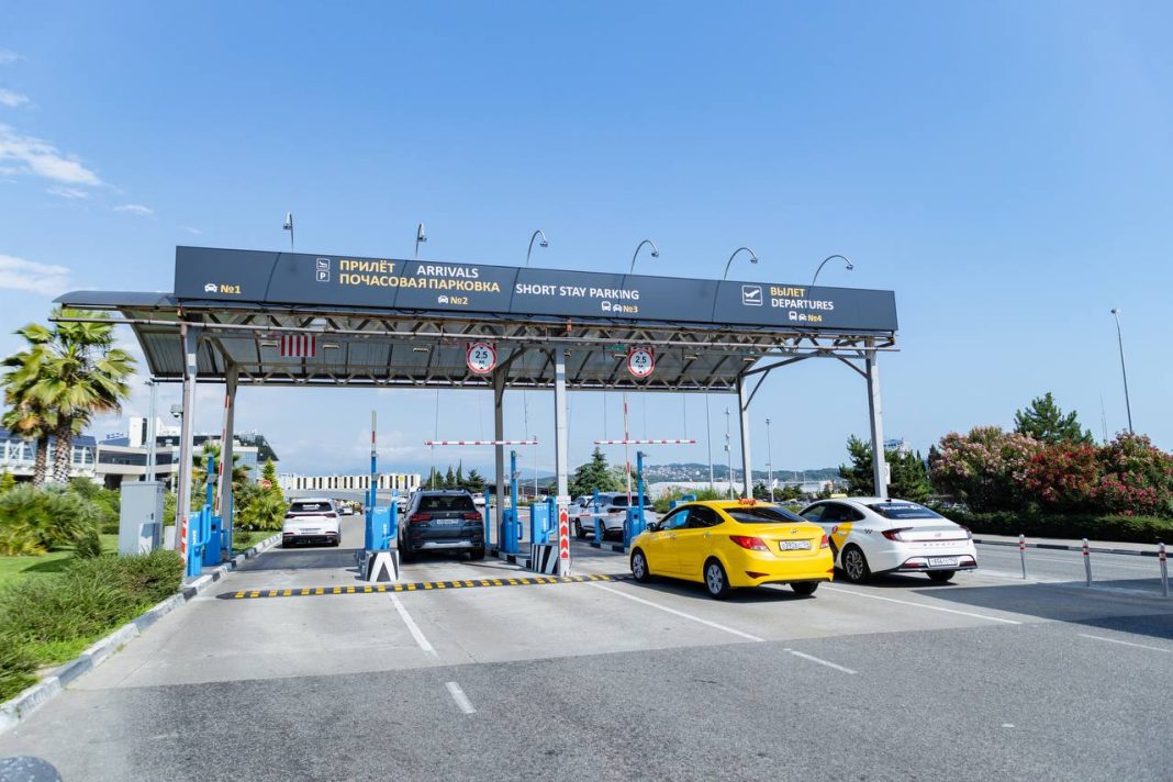 В Сочи ужесточили дорожный контроль в районе аэропорта и в горах