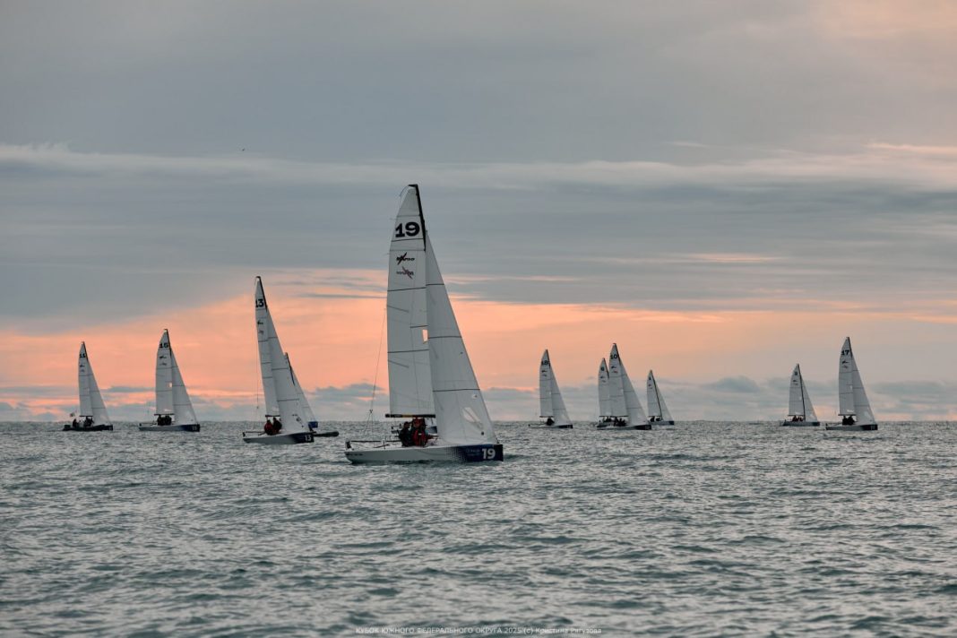 Зимняя парусная флотилия: в Сочи стартовал Кубок ЮФО