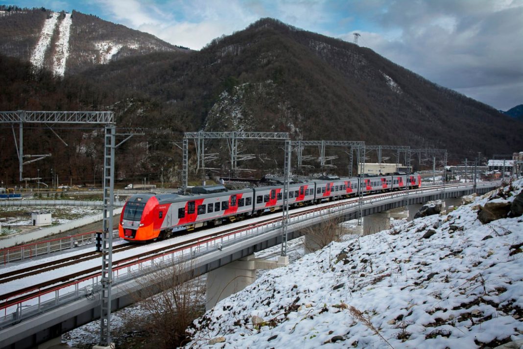 Гибкий график для туристов: «Ласточки» увеличат частоту движения между кластерами Сочи с 20 декабря