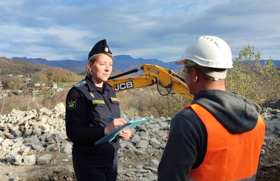 Строил без разрешения — разбирай за свой счет: приставы добились сноса в Сочи