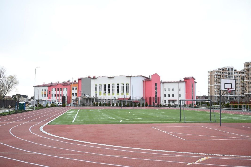 Скоро открытие: в Сочи анонсировали готовность новой школы в Лазаревском районе на 1100 мест