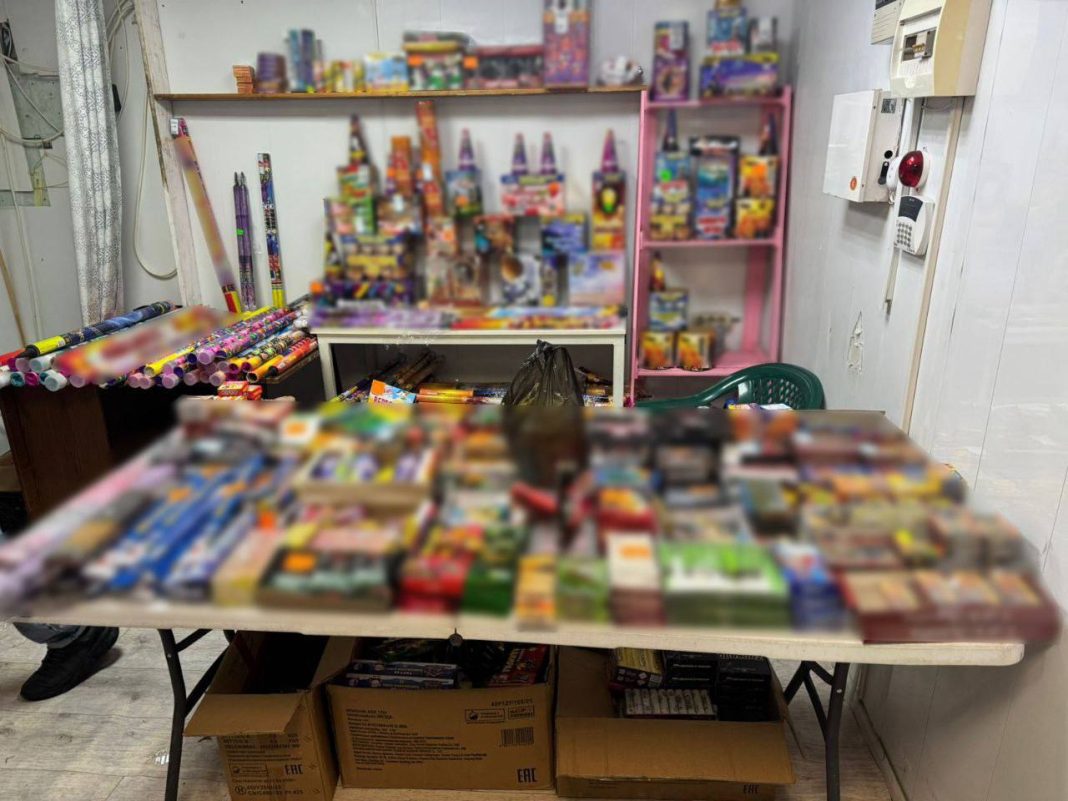 Более 300 единиц пиротехники изъяли полицейские в Сириусе