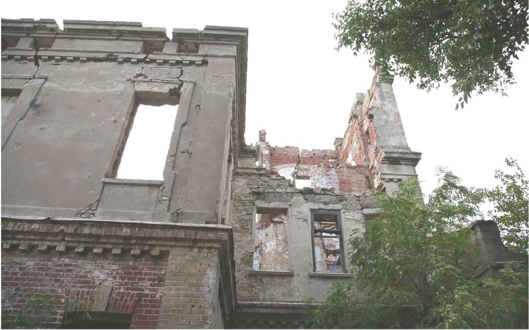 Полуразрушенную дачу инженера Щенсновича сдают в аренду за 1 рубль