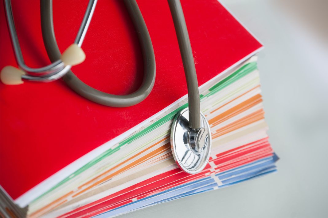 Медосмотр без врача: в Сочи судят организаторов подпольного производства медкнижек