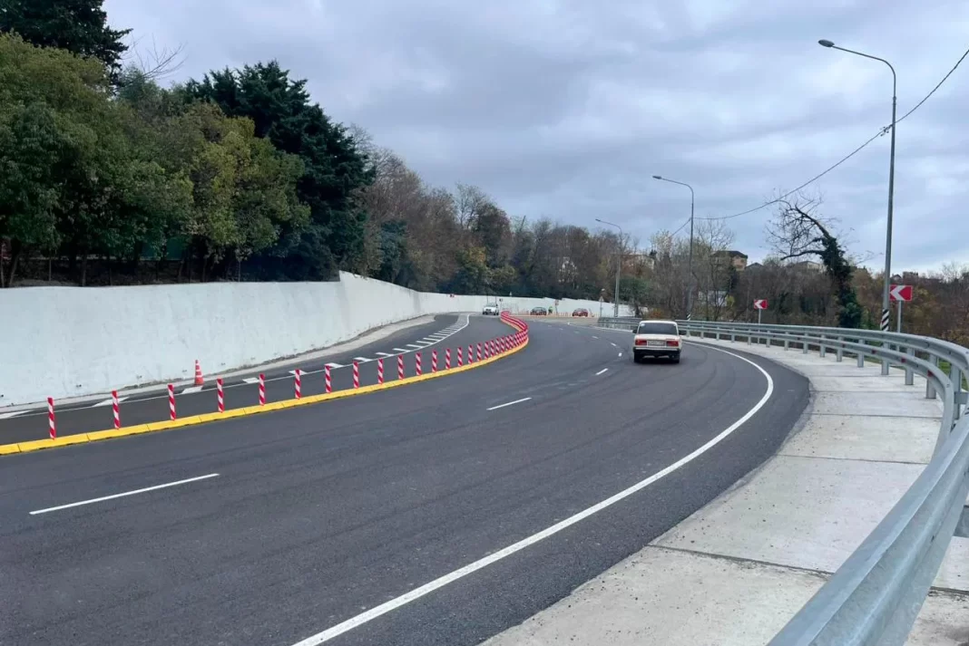 Ремонт опасного оползневого участка федеральной трассы завершили в Дагомысе