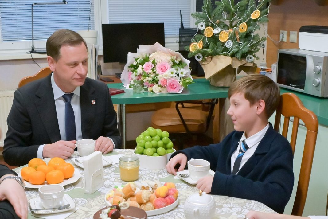 Школьник из Сочи отдал накопления бойцам СВО и получил награду за помощь