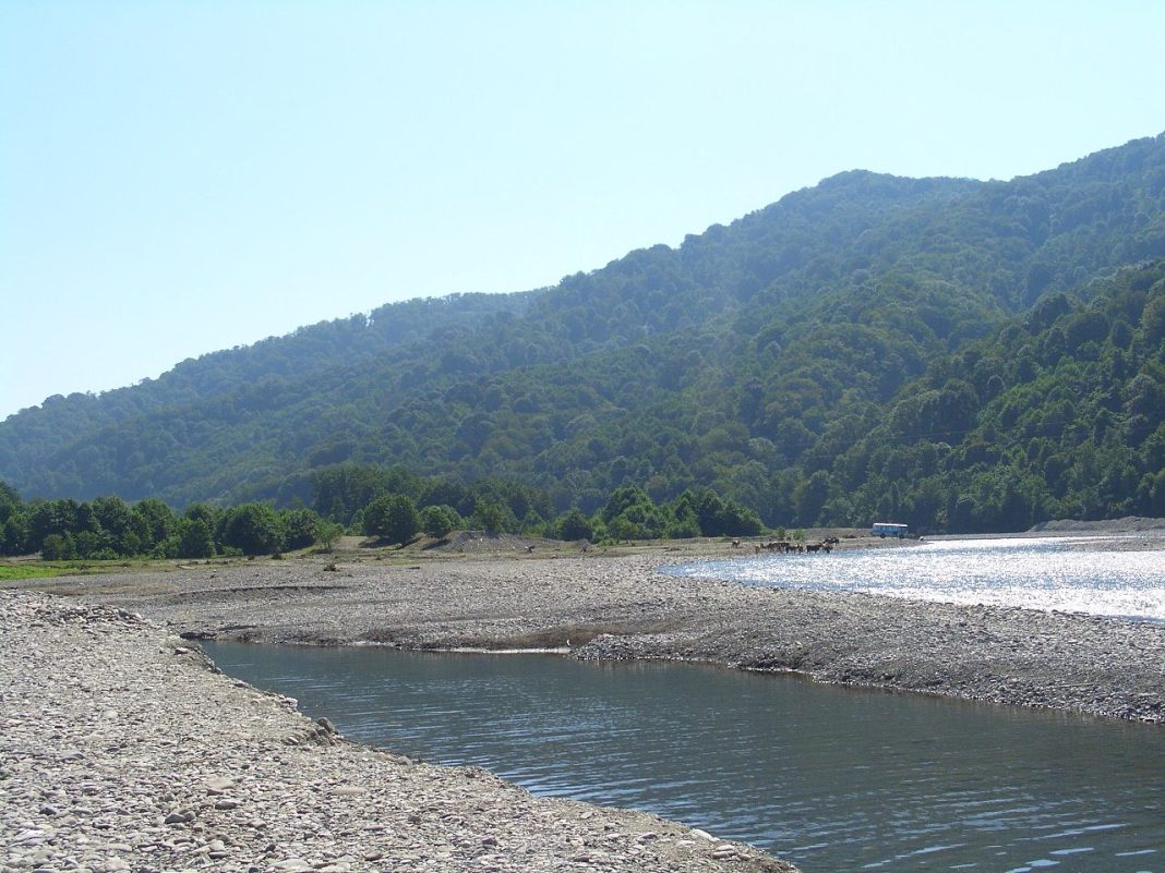 Из резервного фонда Кубани на экстренную расчистку рек Сочи направлено свыше 13 млн рублей