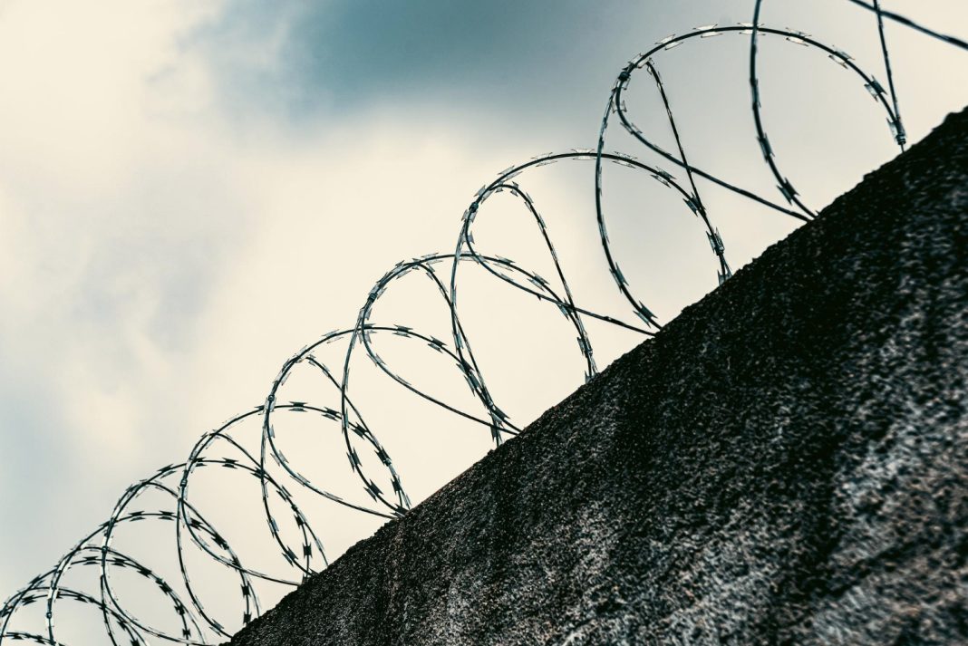 Жителя Сочи приговорили к 11 годам за передачу фото инфраструктуры террористам