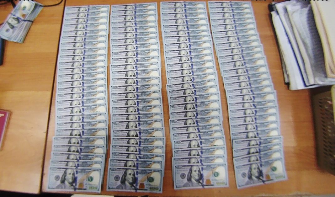 8 тысяч долларов изъяли в аэропорту Сочи при попытке незаконного ввоза из Турции