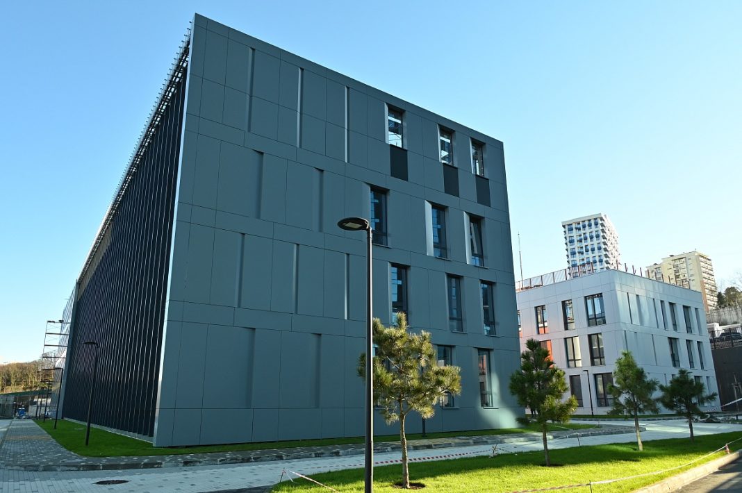 Новая школа на сочинской Бытхе готова на более чем 93%