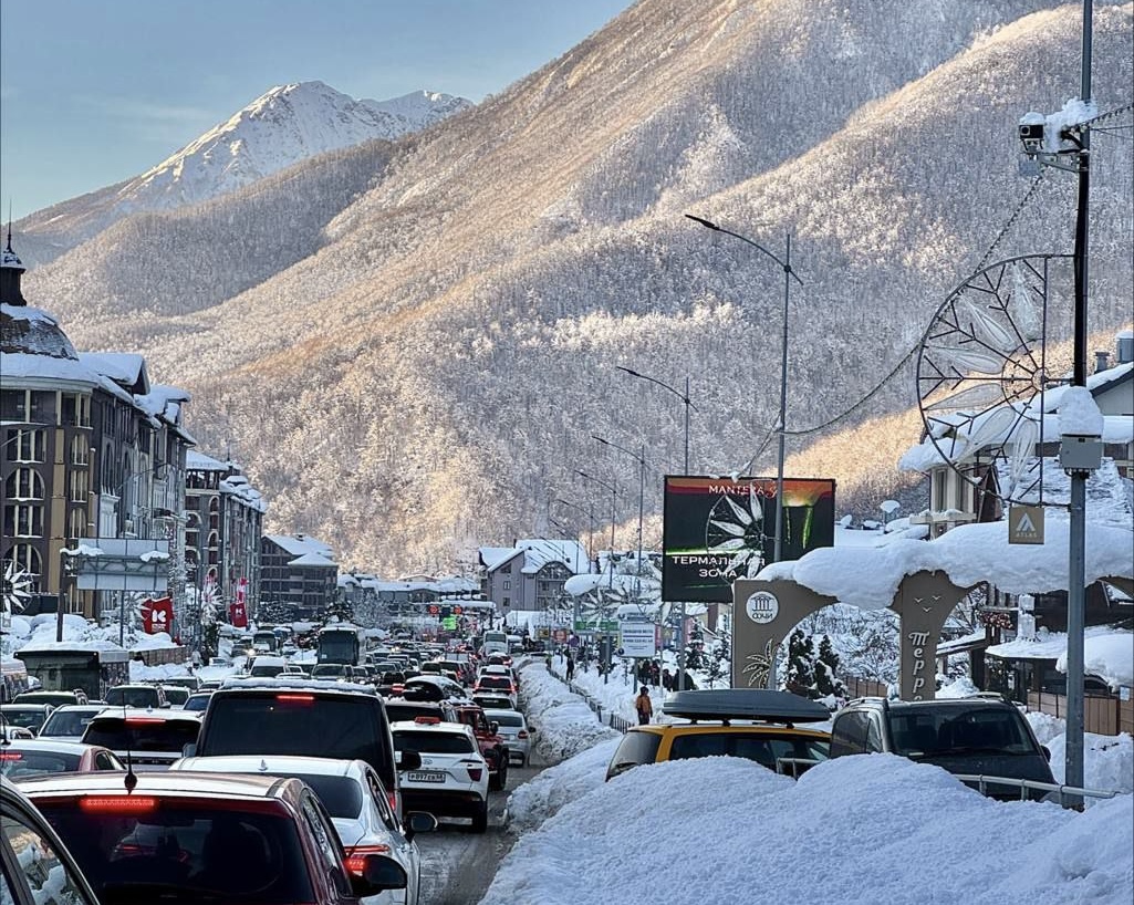 Пробка в Красную поляну: мэр Сочи призвал отказаться от машин