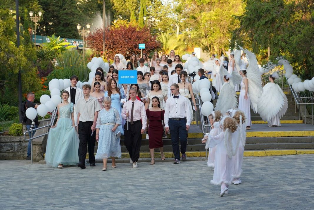 28 тысяч победителей: успехи школьников в 2025 году перечислил мэр Сочи