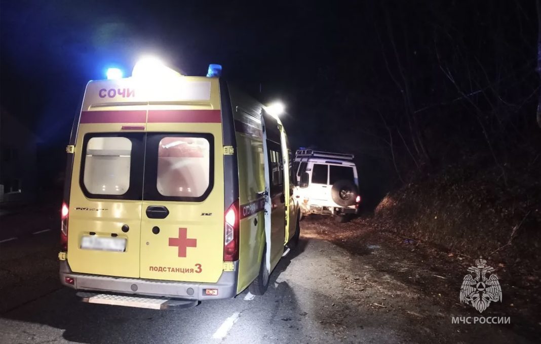 Операцию по эвакуации травмированного туриста провели спасатели в ущелье Сочи