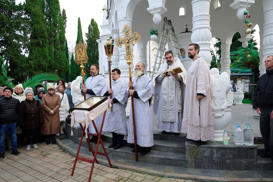 Богослужения в честь Крещения Господня прошли в 37 храмах Сочи: фото