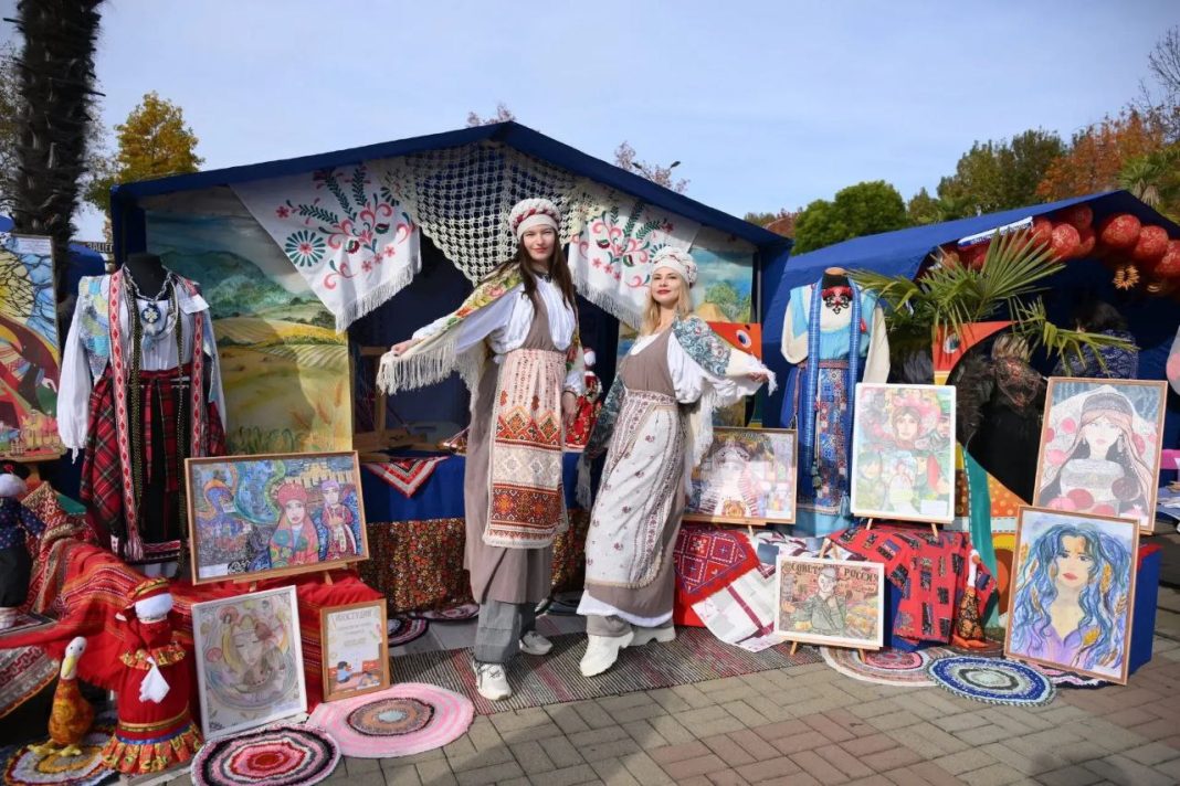 Больше 1000 мероприятий проведут в Сочи в честь Года единства народов России