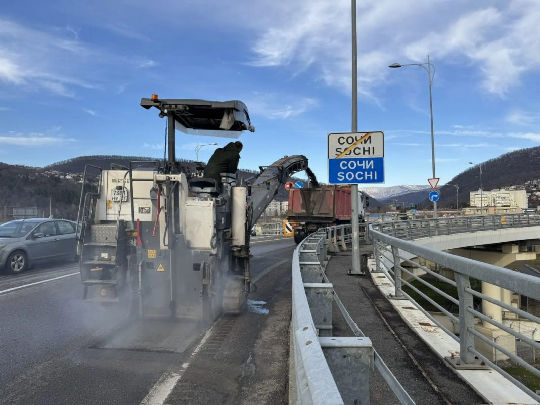 В Сочи отремонтировали часть дороги в районе улицы Пластунской