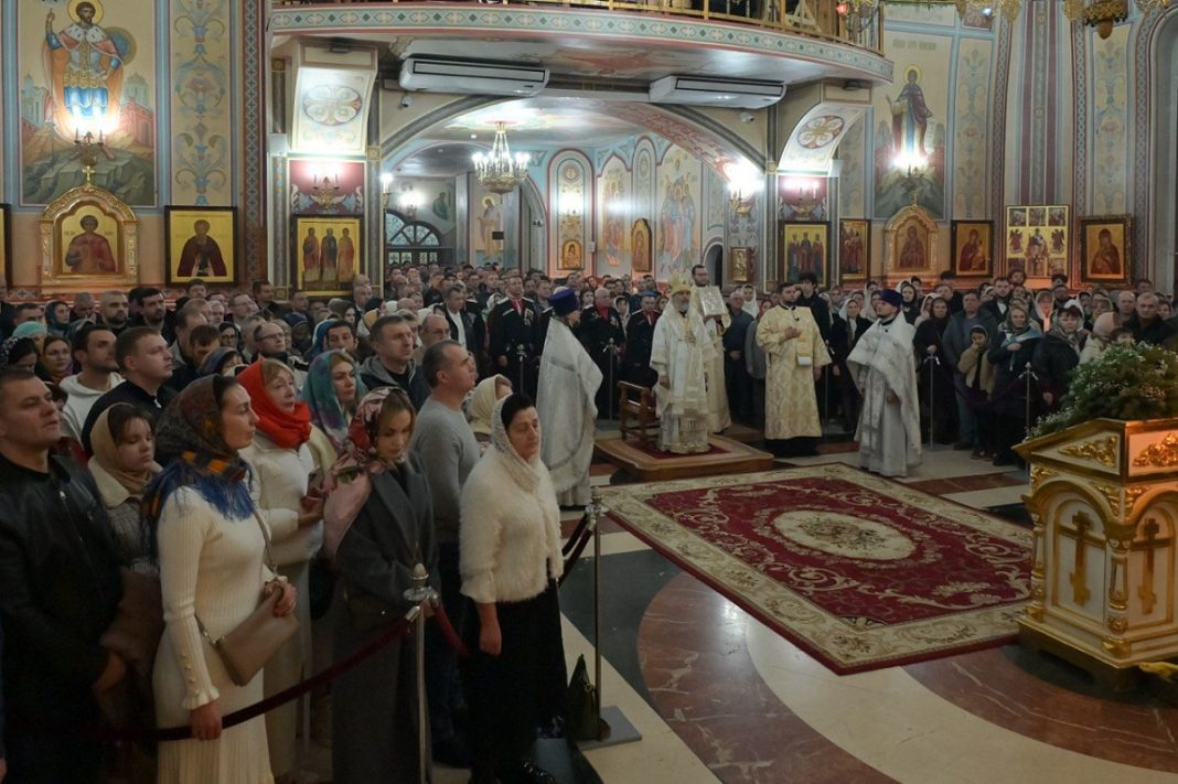 Во всех храмах Сочи прошли рождественские службы