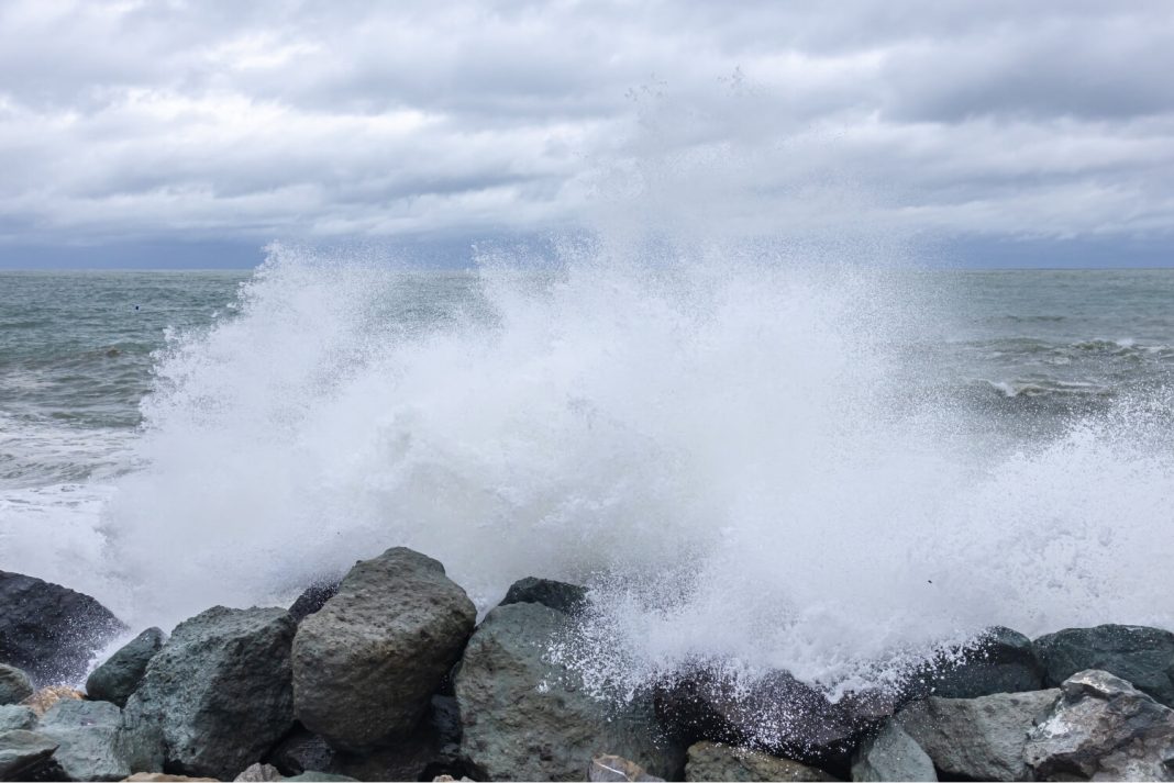 На побережье Сочи и Сириуса ожидается усиление ветра