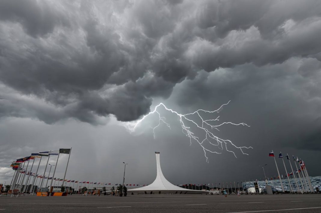 Ливни и грозы накроют Сочи и Сириус в начале недели, есть риск схода лавин